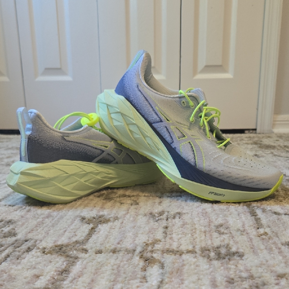 Like New Asics Novablast 4 **3 Miles**